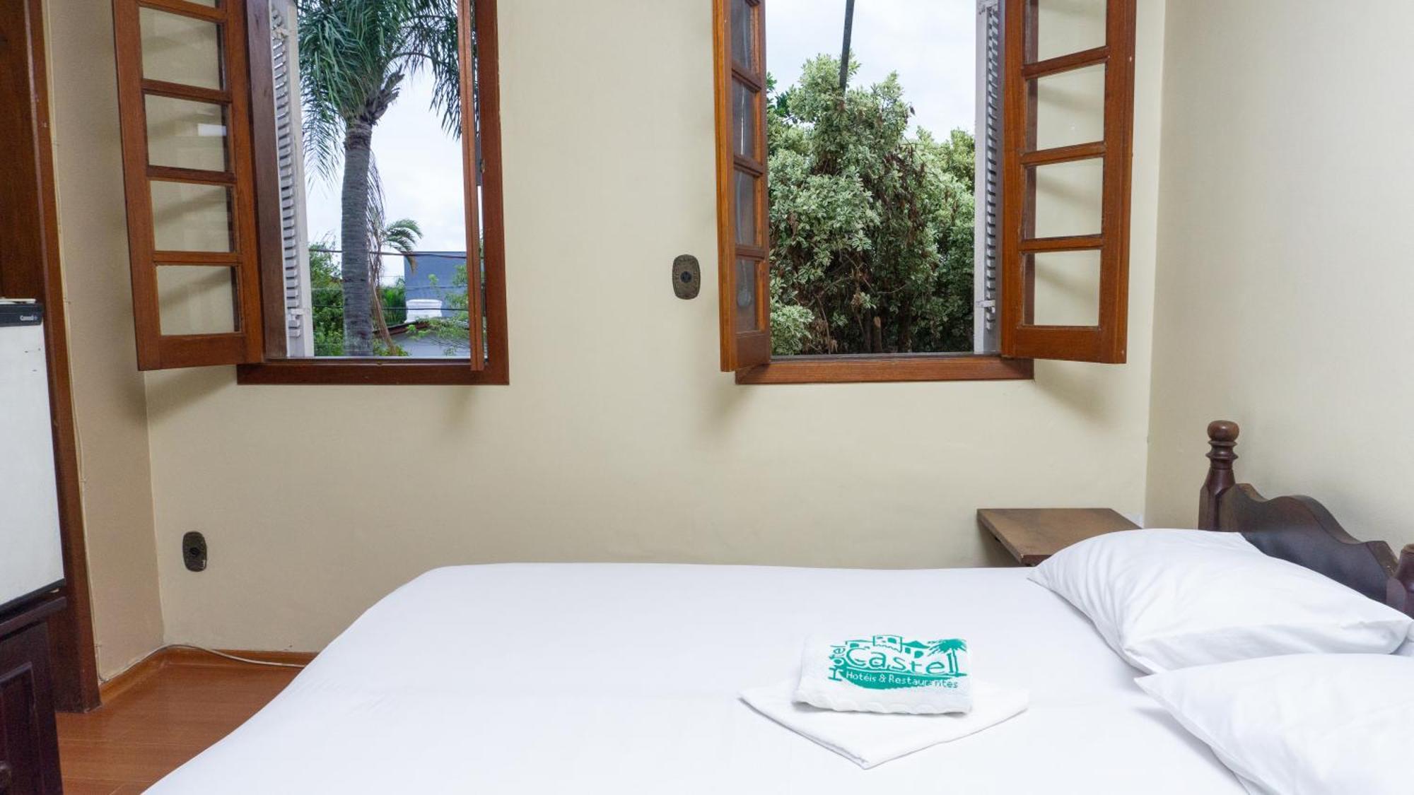 Canoas Hotel Castel Bagian luar foto