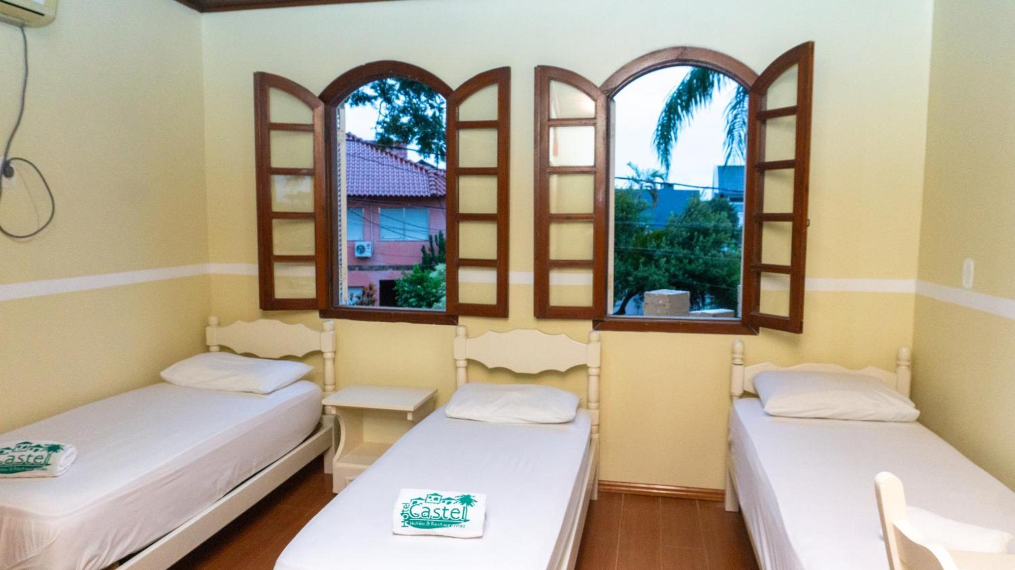 Canoas Hotel Castel Bagian luar foto